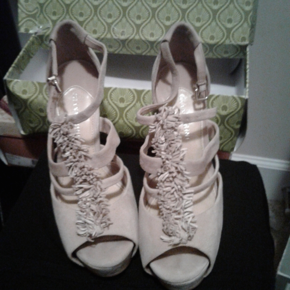 Shoes - Picture 2 of 4